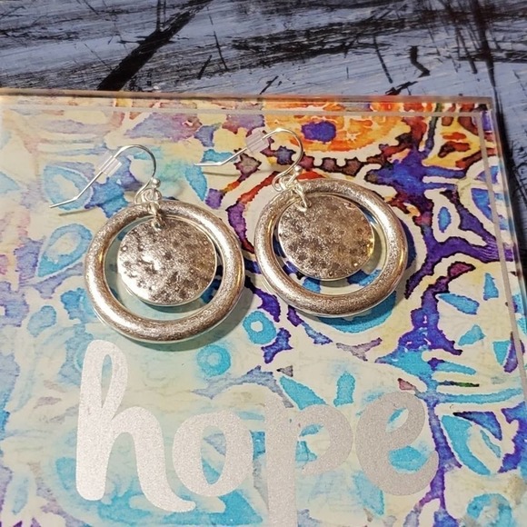 Lucky brand boho silver tone dangly earrings new!!! - Picture 4 of 5